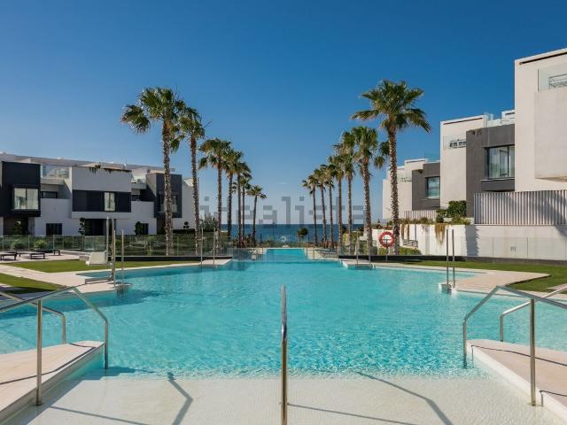 Casa en alquiler en Urbanización Altos de Guadalobon, Estepona