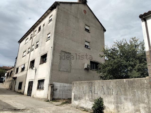 Casa en venta en Hoyos, Extremadura