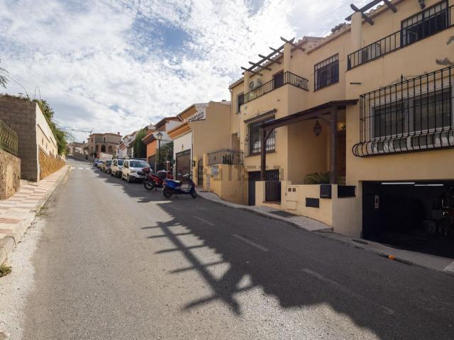 Casa en venta en Los Almendros, Huétor Vega