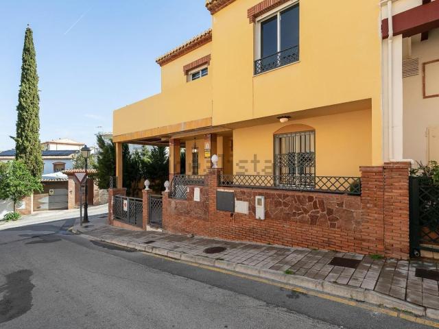 Casa en venta en Huétor Vega, Los Almendros