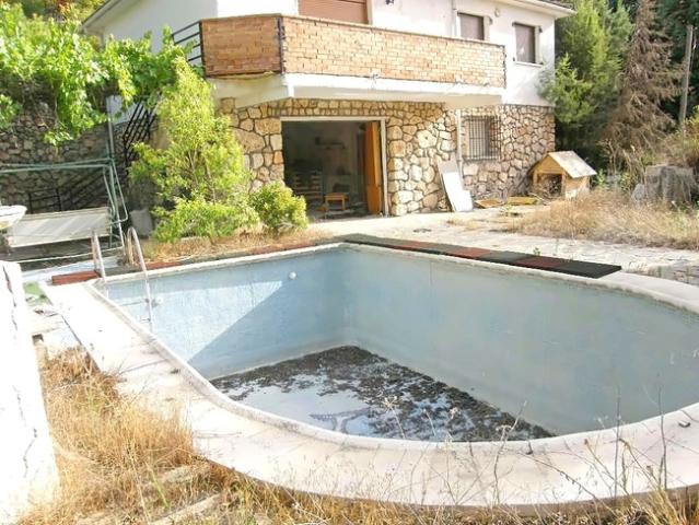 Chalet en venta en Hontoba, Guadalajara