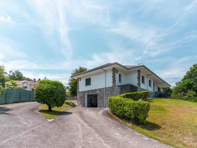 Chalet en venta en Oviedo, Asturias
