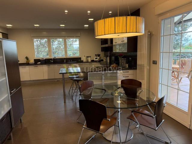 Chalet en venta en Villapatro, Lardero