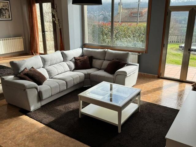 Chalet en alquiler en Cudeiro, Ourense