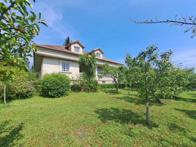 Chalet en alquiler en Cacheiras, Santiago