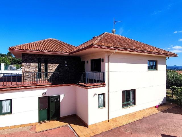 Chalet en venta en Guísamo, Bergondo