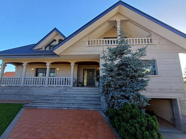 Chalet en venta en O Seixo, Vigo