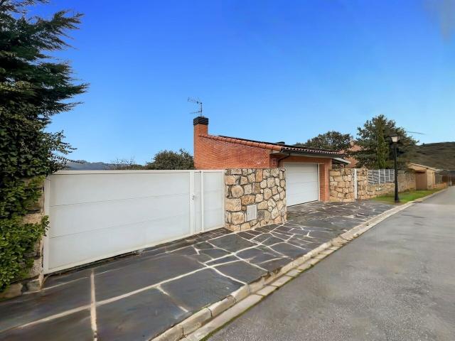 Chalet en venta en Venturada, Madrid