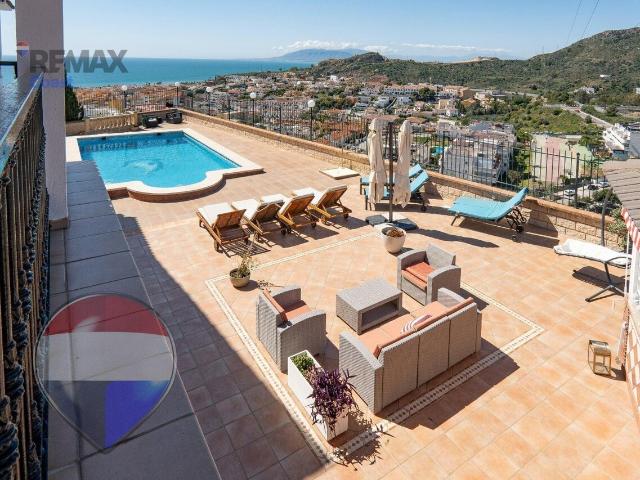 Chalet en venta en La Cala del Moral, La Axarquía