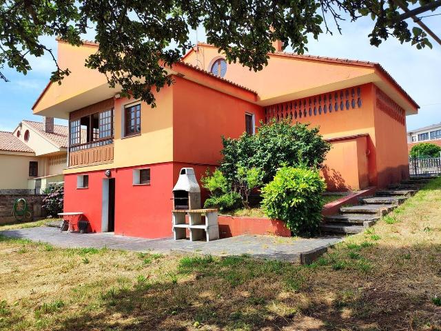 Chalet en venta en Oleiros, A Coruña