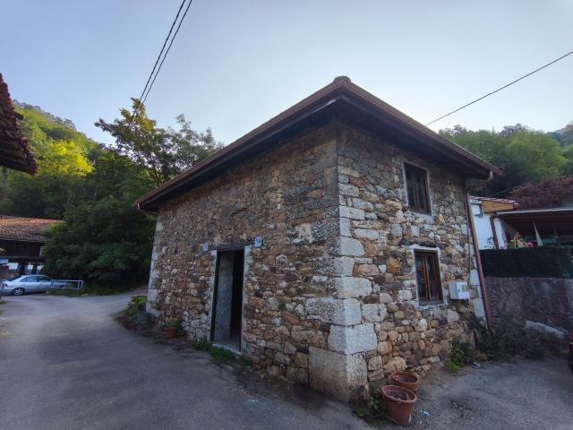 Chalet en venta en Requexu, Oviedo