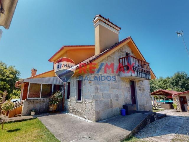 Chalet en venta en Cotobade, Pontevedra