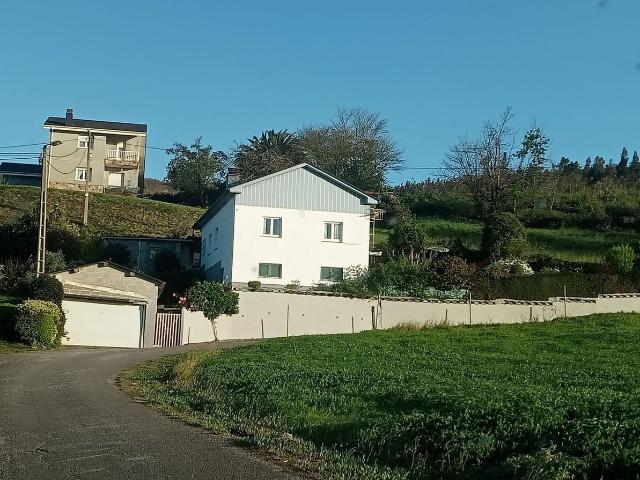 Chalet en venta en Navia, Asturias