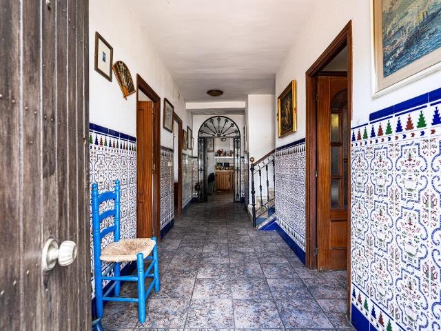 Chalet en venta en Peralta, Tomares