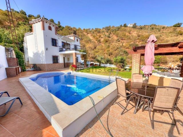 Casa en venta en Iznate