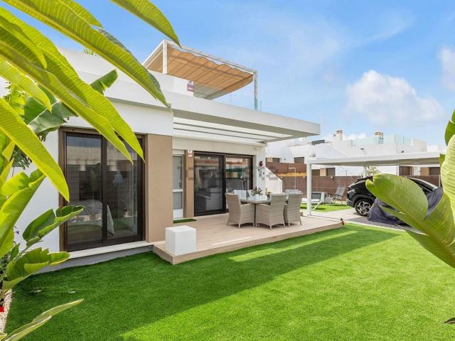 Casa en venta en Vistabella, Jacarilla