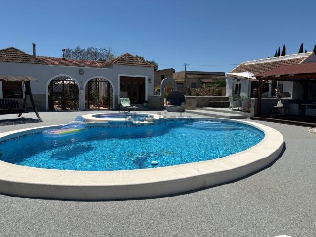 Casa en venta en Jacarilla, Valencia