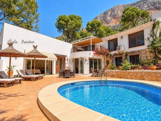 Casa en alquiler en Urbanització L'Ermita, Xàbia / Jávea