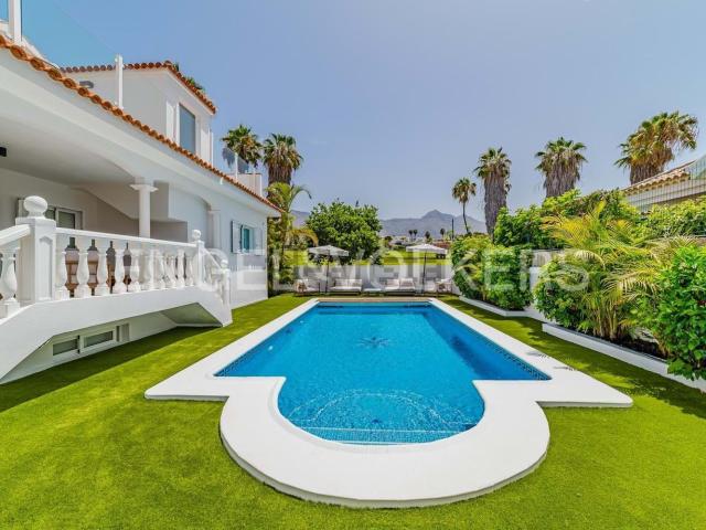 Casa en venta en La Caleta, Adeje