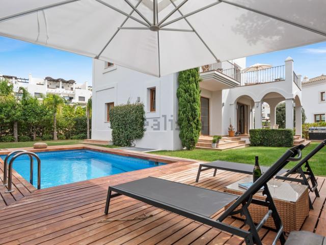 Casa en alquiler en Parque Botánico Las Lomas del Guadalmina, Costa del Sol Occidental