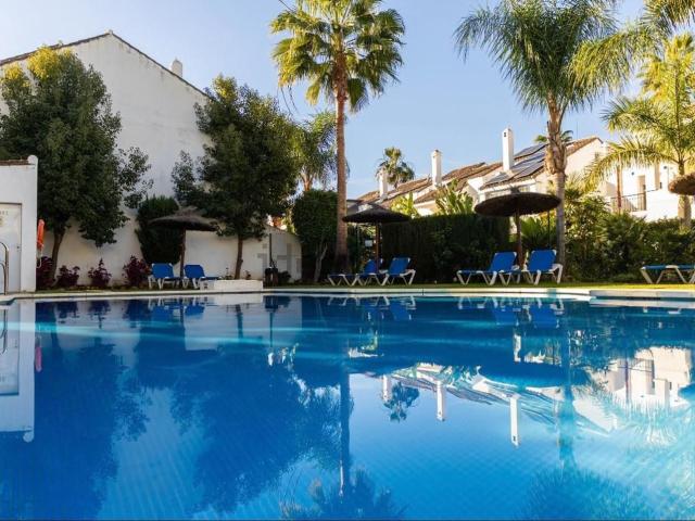 Casa en alquiler en Nueva Andalucía, Costa del Sol Occidental