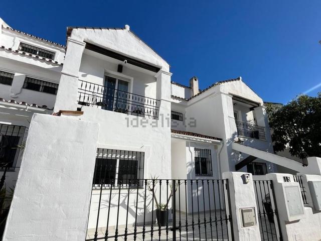 Casa en alquiler en Nueva Andalucía, Costa del Sol Occidental