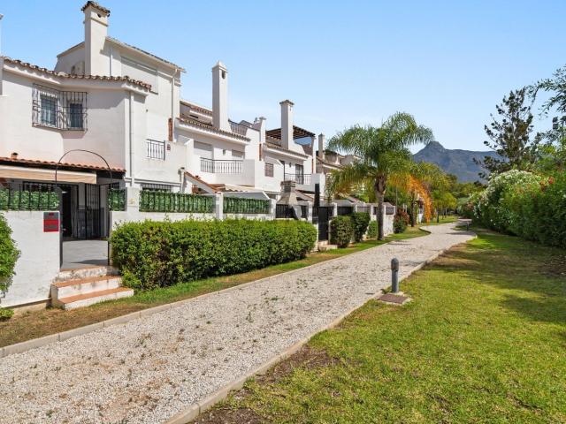 Casa en alquiler en Nueva Andalucía, Costa del Sol Occidental