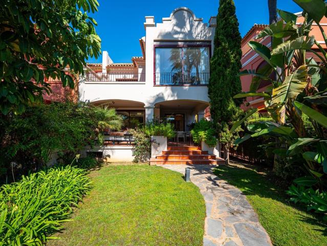 Casa en alquiler en Nueva Andalucía, Costa del Sol Occidental