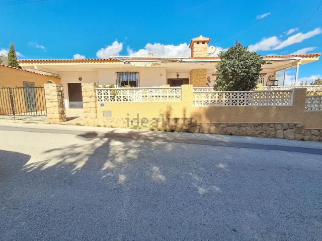 Casa en venta en La Nucia, Urbanización Entrepinos