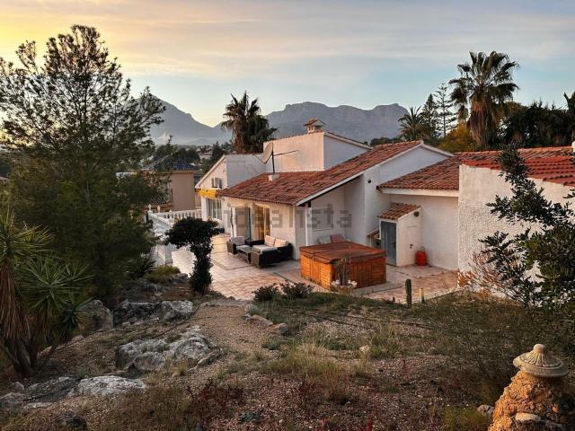 Casa en venta en La Nucia, Valencia