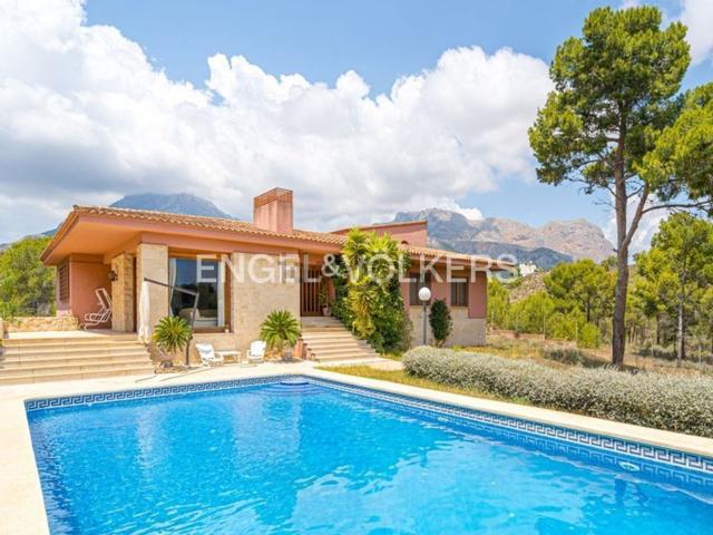 Casa en venta en La Nucia, Urbanización Entrepinos