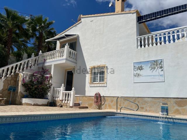 Casa en venta en La Nucia, Urbanización Montecasino