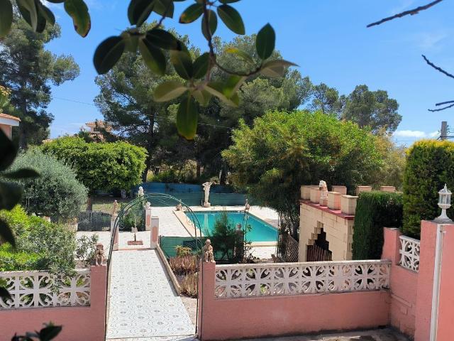Casa en venta en La Nucia, Urbanización Montecasino