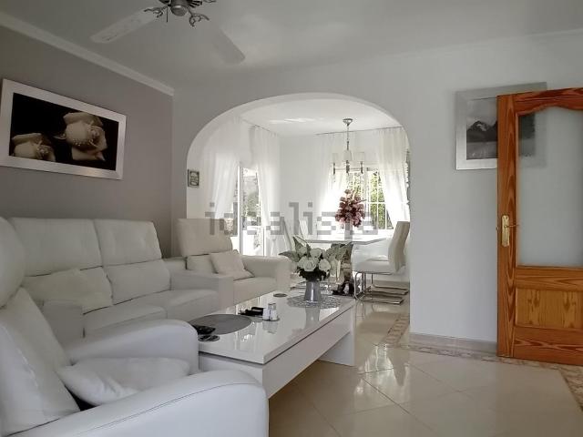 Casa en venta en La Nucia, Urbanización Montecasino