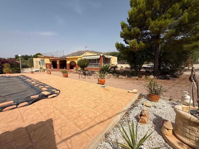 Casa en venta en Cases de l'Ombria, el Vinalopó Mitjà / El Vinalopó Medio