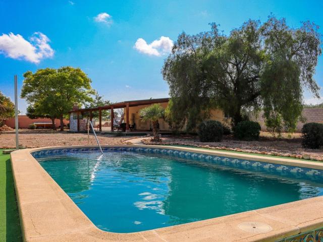 Casa en venta en Torrevieja, Urbanización San Luis