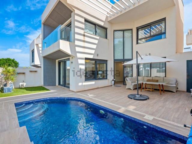 Casa en venta en El Paraiso, Torrevieja