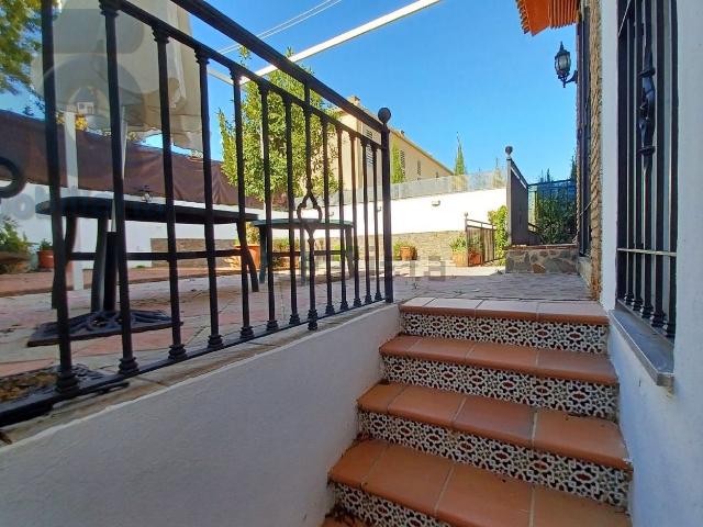 Casa en venta en La Zubia