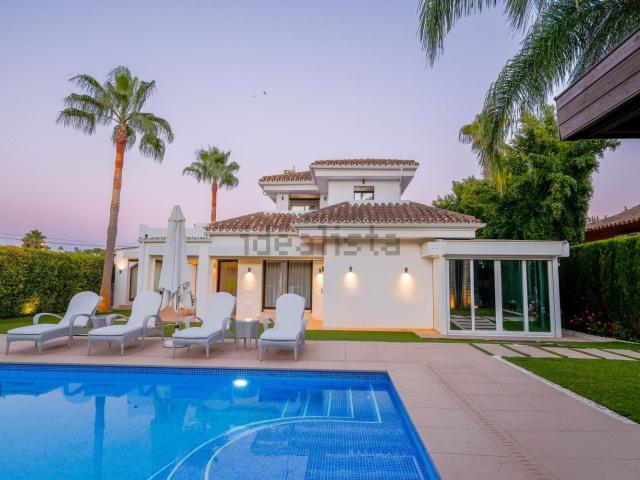 Casa en alquiler en Nueva Andalucía, Costa del Sol Occidental