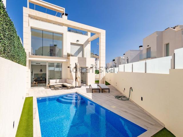 Casa en venta en Sectores La Cuerda y Lomas de Cabo Roig, Orihuela