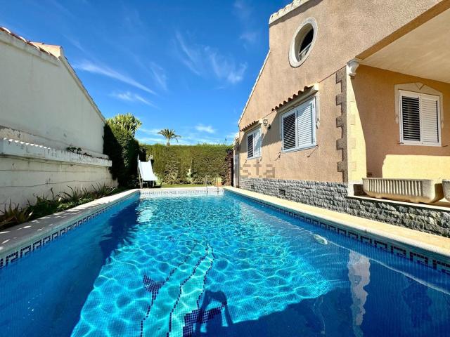 Casa en alquiler en Orihuela, Urbanización La Florida