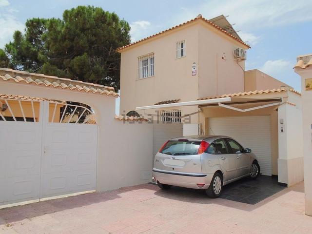 Casa en venta en Orihuela, Urbanización La Florida