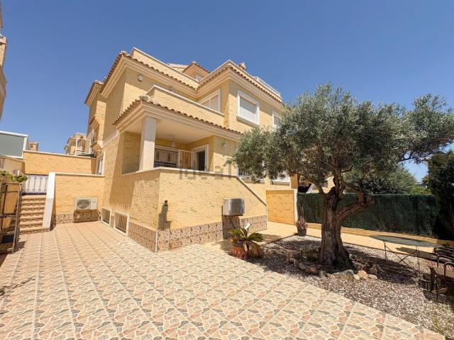 Casa en alquiler en Torrevieja, Residencial Vistaferris