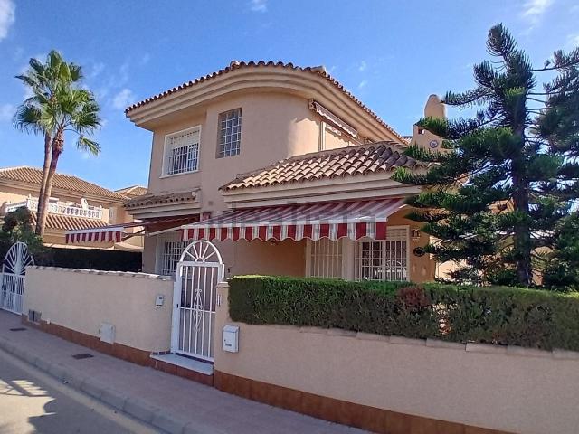 Casa en venta en Torrevieja, Residencial Vistaferris