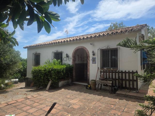 Casa en venta en Alcazaba Beach, Costa del Sol Occidental
