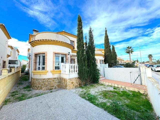 Casa en venta en Los Montesinos, Barrio de los Miras