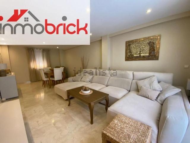 Casa en venta en Zona 1 (el Valle y Dehesa de la Villa), Lucena