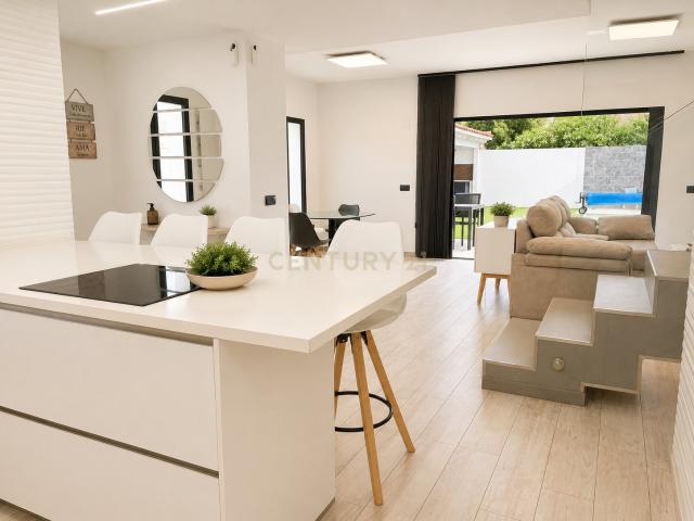 Casa en venta en Puerto de la Torre, Málaga-Costa del Sol
