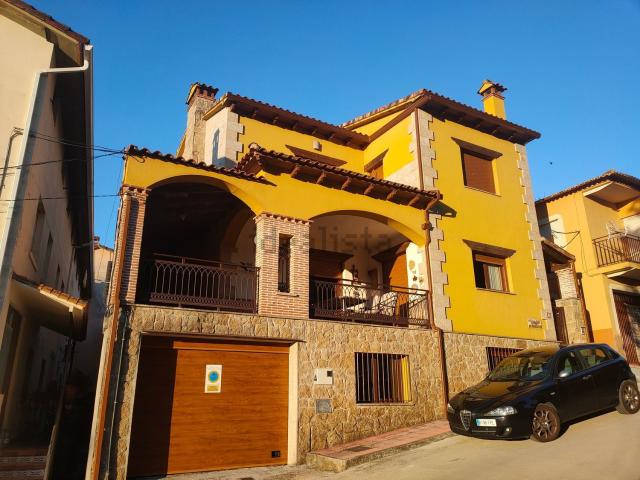 Casa en venta en Madrigal De La Vera