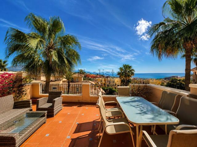 Casa en alquiler en Castillo de la Duquesa, Costa del Sol Occidental